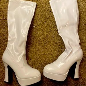 Brand new white Ellie high heel boots Size 7 women’s. Never worn but no box $40